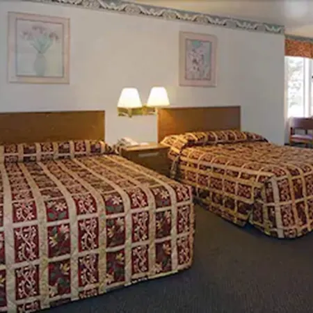Monterey Fairgrounds Inn-3