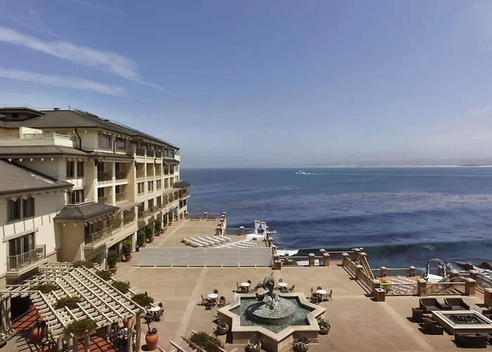 Pet Friendly hotel: Monterey Plaza Hotel & Spa